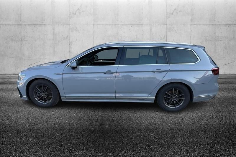 Usata VW Passat Executive 200 CV (147 kW) 2023 Grigio pastello Station wagon