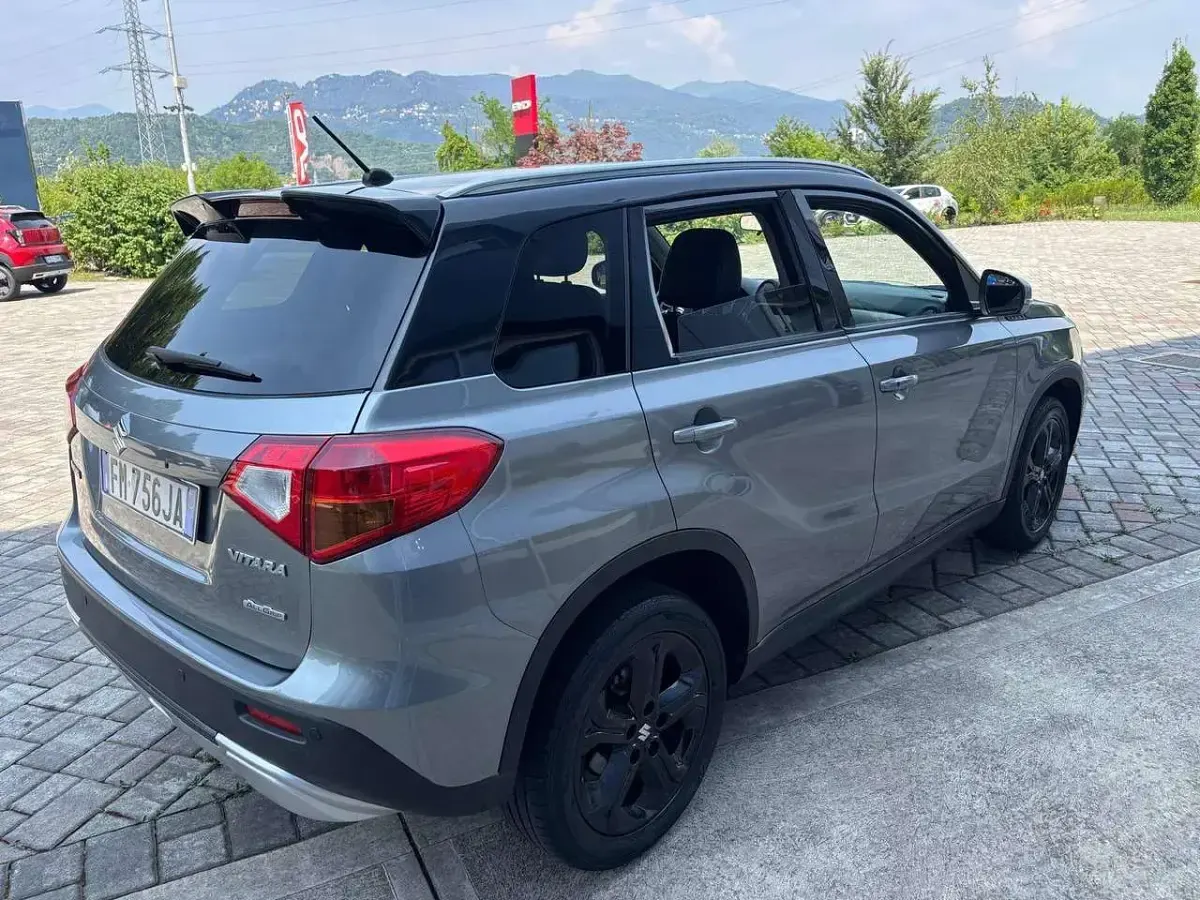 Usata Suzuki Vitara 140 CV (102 kW) 2018 Grigio SUV