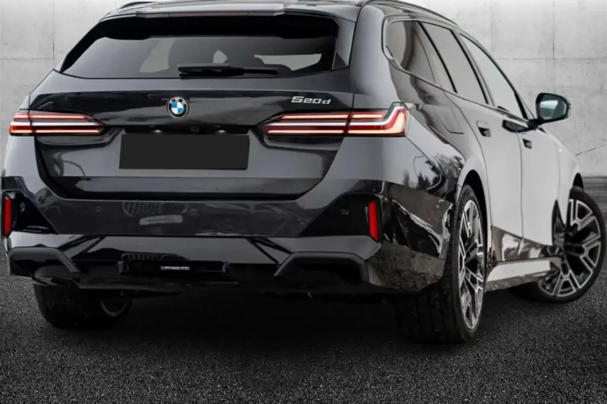 Usata BMW 520 M Sport 197 CV (144 kW) 2025 Grigio Berlina