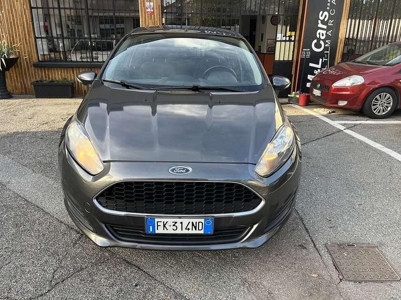 Usata Ford Fiesta ST-Line 75 CV (55 kW) 2017 Grigio Berlina