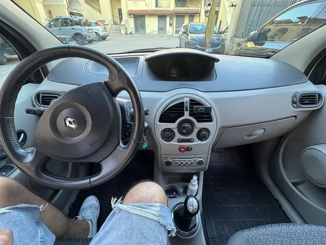 Usata Renault Modus Dynamique 82 CV (60 kW) 2005 Grigio Monovolume