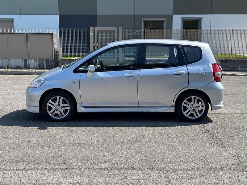 Usata Honda Jazz 83 CV (61 kW) 2004 Grigio Utilitaria