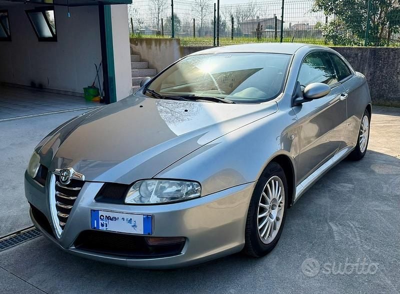 Usata Alfa Romeo GT Distinctive 165 CV (121 kW) 2005 Grigio Coupé