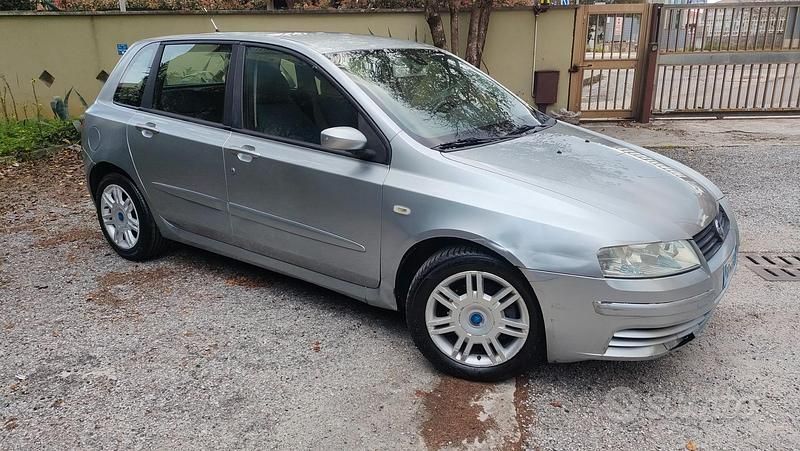 Usata Fiat Stilo 140 CV (102 kW) 2005 Grigio Berlina