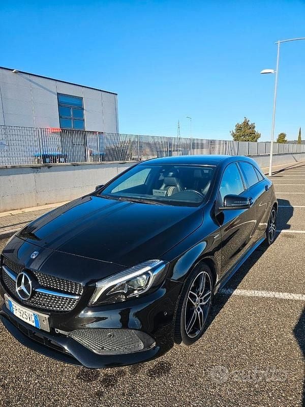 Gebraucht Mercedes A180 Premium 109 PS (80 kW) 2017 Schwarz Limousine