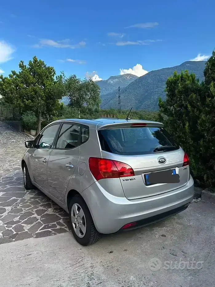 Usata Kia Venga Active 90 CV (66 kW) 2013 Grigio Utilitaria