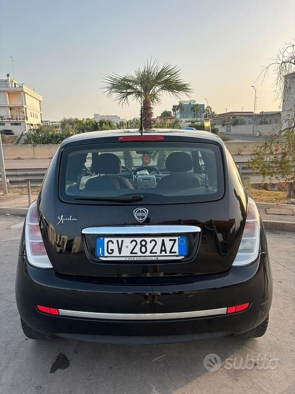 Usata Lancia Ypsilon 60 CV (44 kW) 2011 Nero Utilitaria