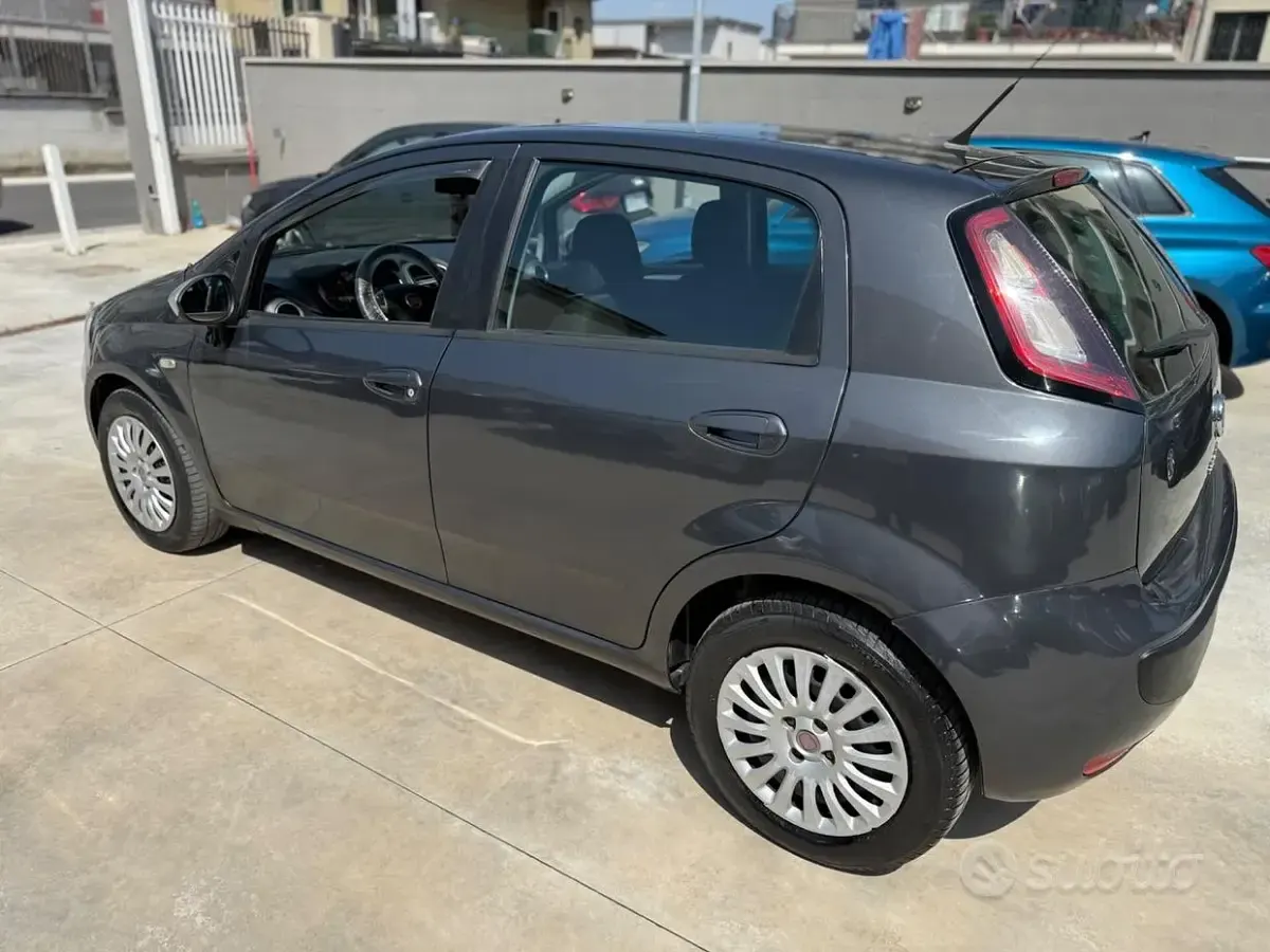 Usata Fiat Punto Evo Dynamic 69 CV (50 kW) 2011 Grigio Utilitaria