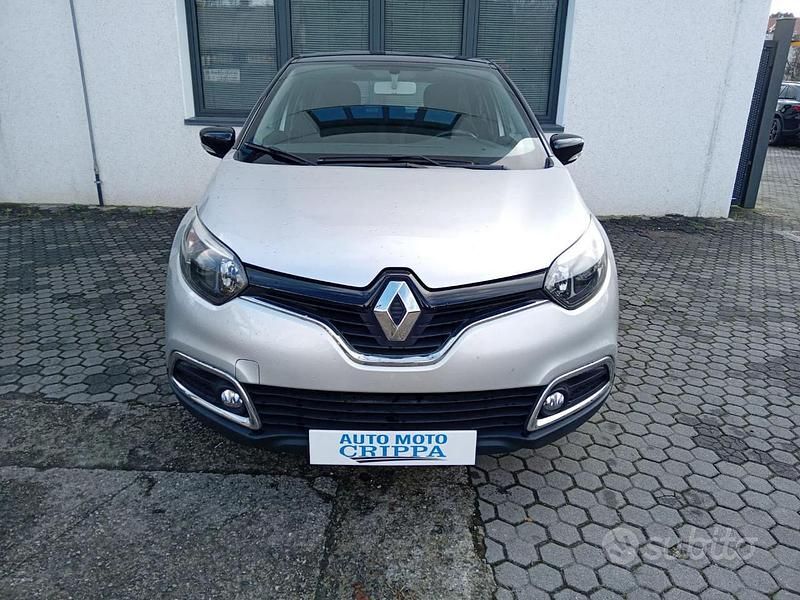 Usado Renault Captur 90 CV (66 kW) 2017 Gris SUV
