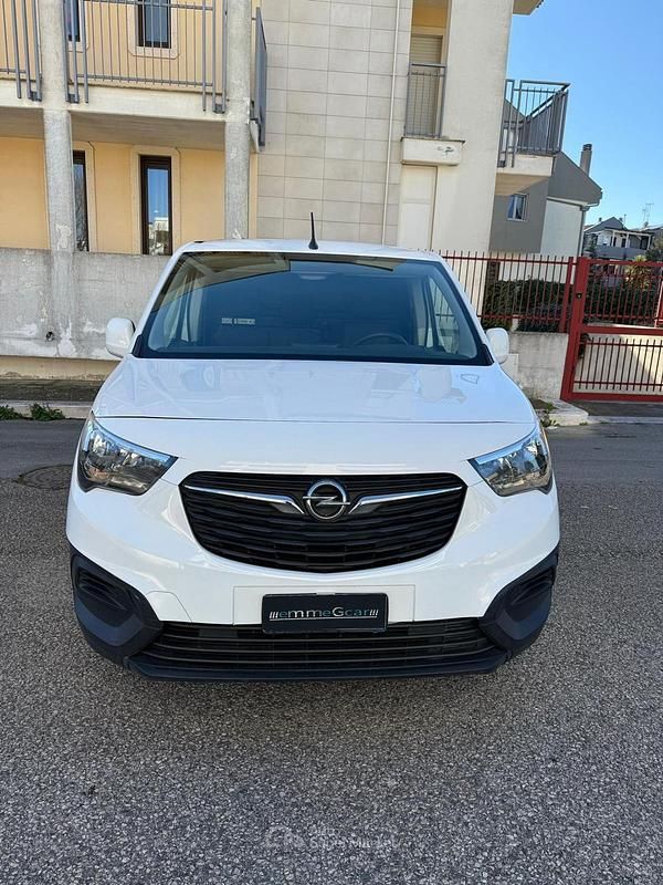 Usata Opel Combo Edition 102 CV (75 kW) 2021 Bianco Monovolume