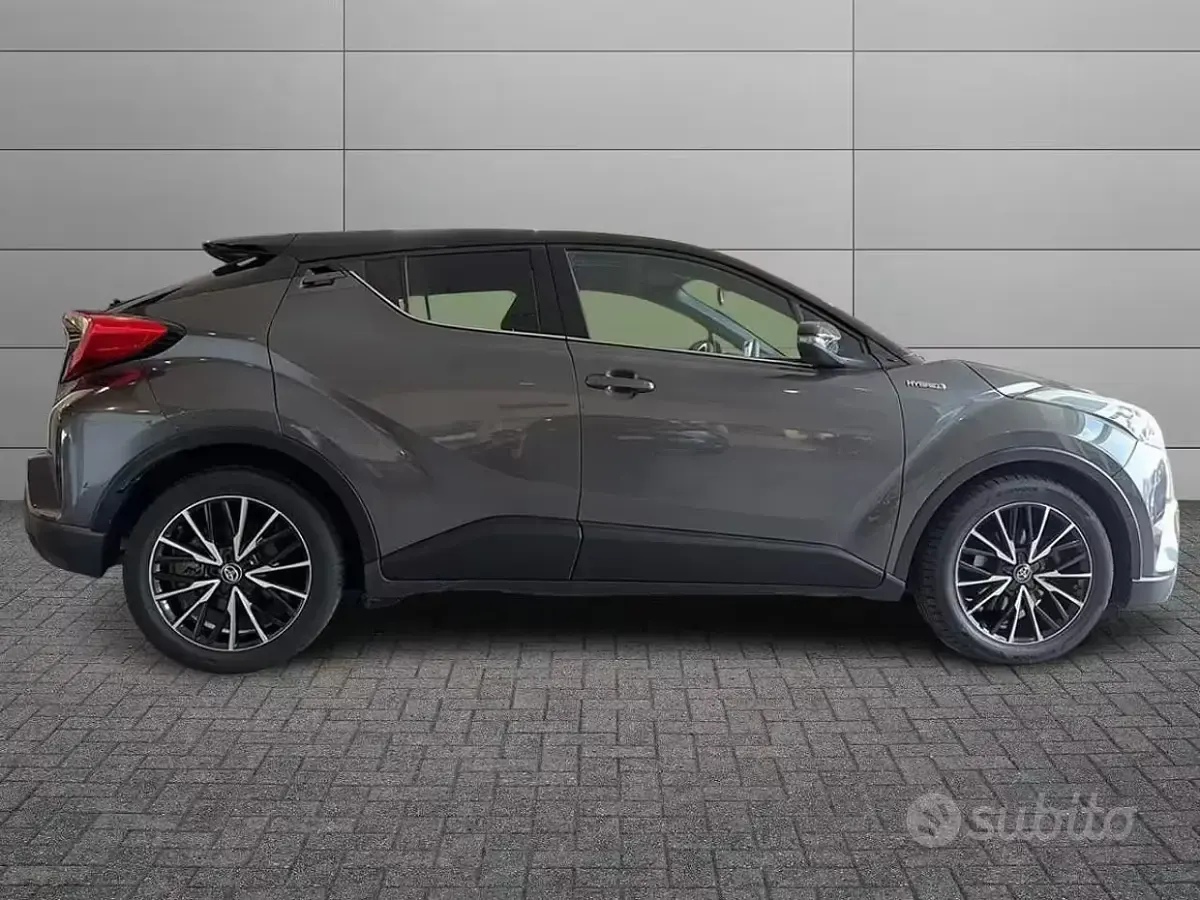 Usata Toyota C-HR Lounge 98 CV (72 kW) 2017 Grigio SUV