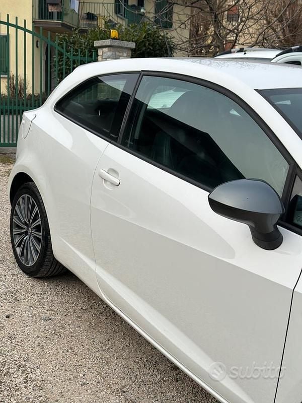 Usata Seat Ibiza CONNECT 75 CV (55 kW) 2016 Bianco Berlina