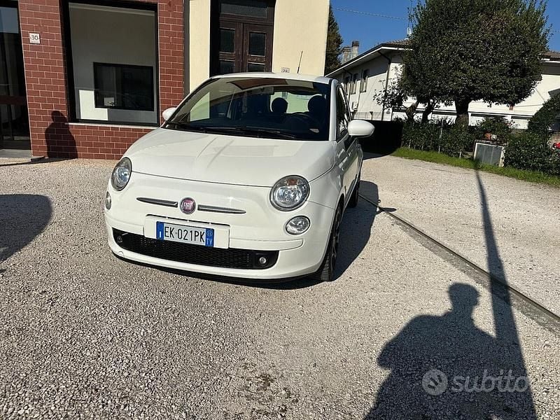 Bianco Usata 2011 Fiat 500 Lounge Tre volumi | 4550 € (Buon prezzo) - Immagine 1/4