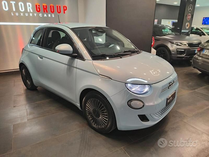 Usata Fiat 500e La Prima 86 kW (118 CV) 2020 Blu Berlina