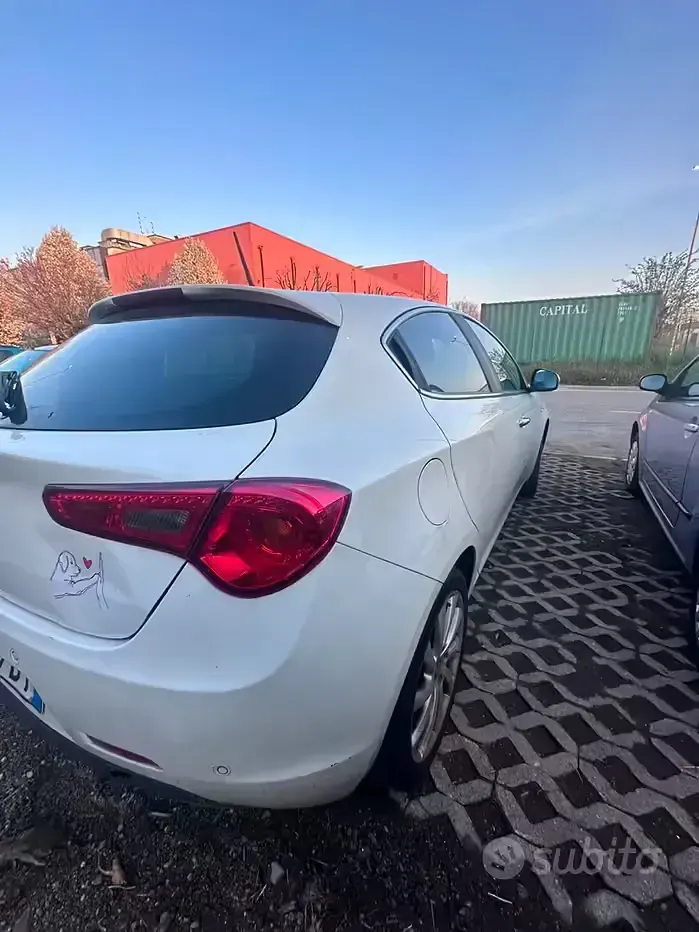 Brugt Alfa Romeo Giulietta 120 HK (88 kW) 2011 Hvid Hatchback