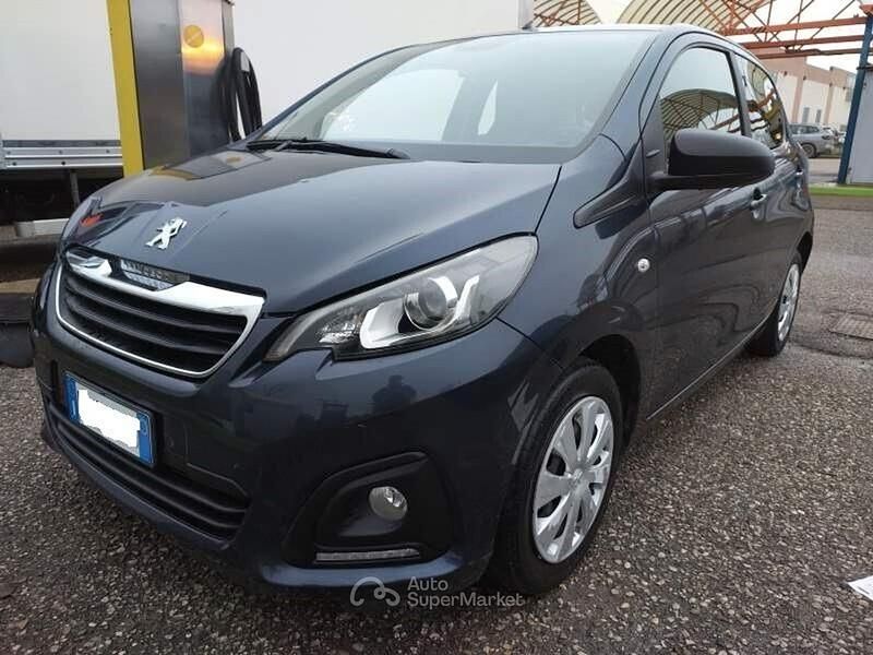 Grigio Usata 2016 Peugeot 108 Tre volumi | 7999 € (Buon prezzo) - Immagine 1/4
