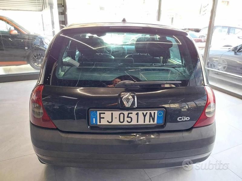Usata Renault Clio II 65 CV (47 kW) 2003 Nero Berlina