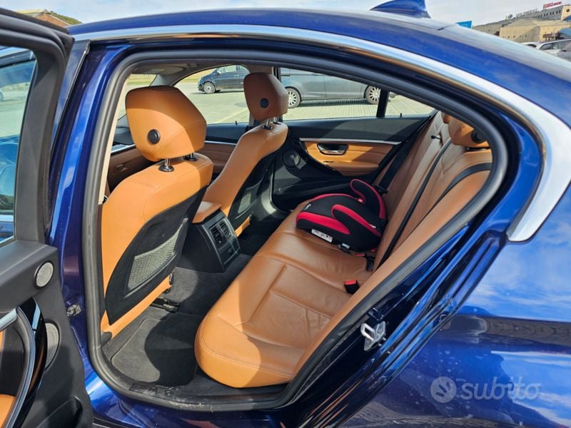 Usata BMW 320 Luxury Line 190 CV (139 kW) 2017 Blu Berlina