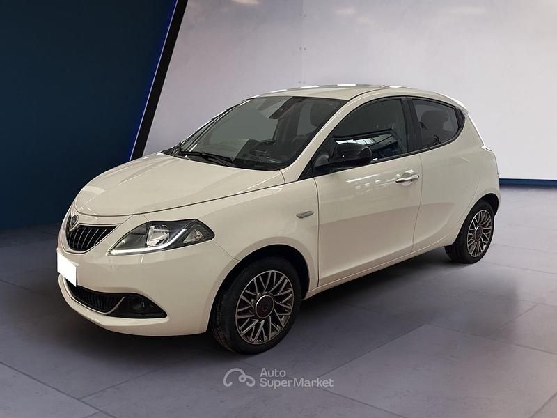 Usata Lancia Ypsilon Gold 69 CV (50 kW) 2023 Grigio Utilitaria