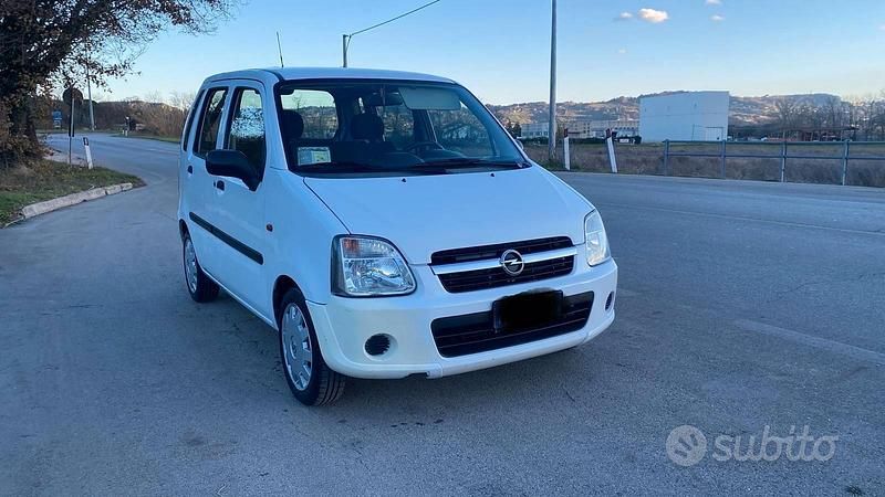 Bianco Usata 2005 Opel Agila Monovolume | 1999 € (Buon prezzo) - Immagine 1/4