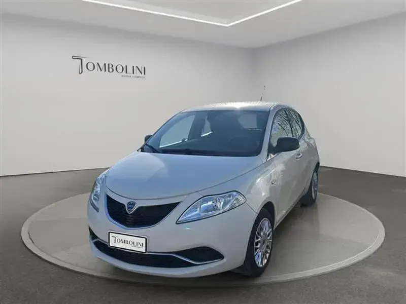 Usata Lancia Ypsilon Silver 95 CV (69 kW) 2016 Beige Utilitaria