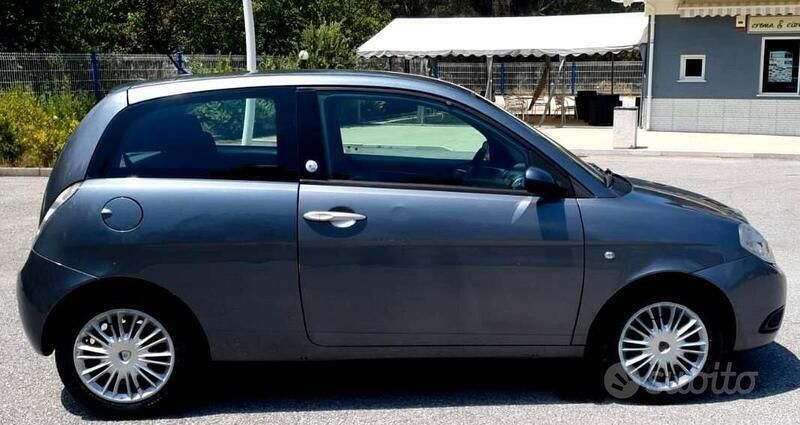 Usata Lancia Ypsilon 77 CV (56 kW) 2003 Blu Utilitaria