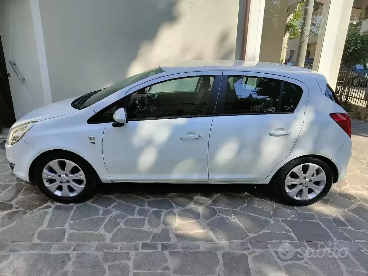 Usata Opel Corsa 80 CV (58 kW) 2010 Bianco Utilitaria