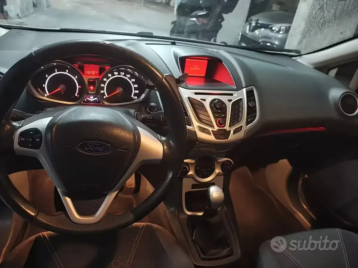 Begagnad Ford Fiesta Titanium 60 HK (44 kW) 2011 Halvkombi