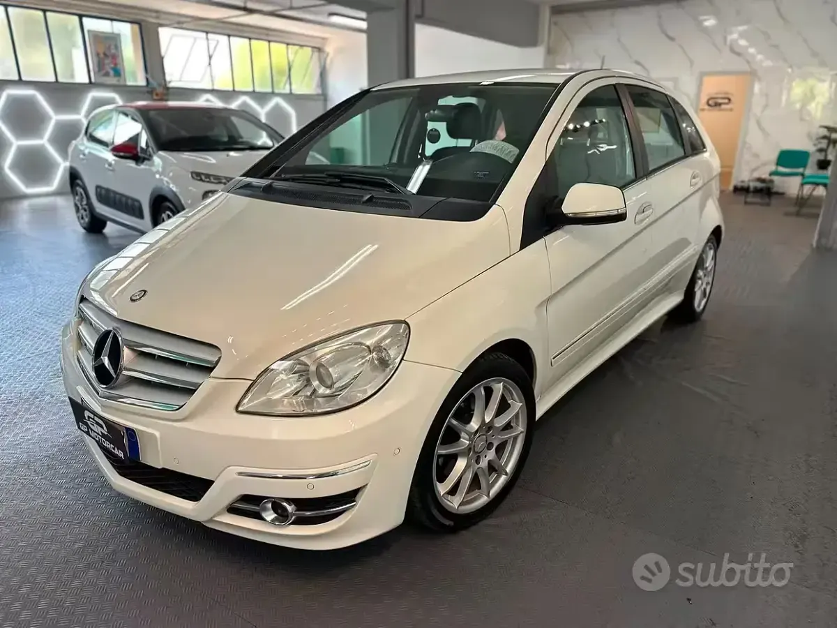 Usata Mercedes B180 Premium 109 CV (80 kW) 2011 Bianco Utilitaria