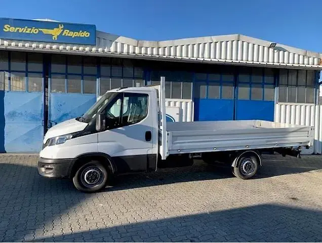 Usata Iveco Daily 135 CV (99 kW) 2022 Bianco Cabrio