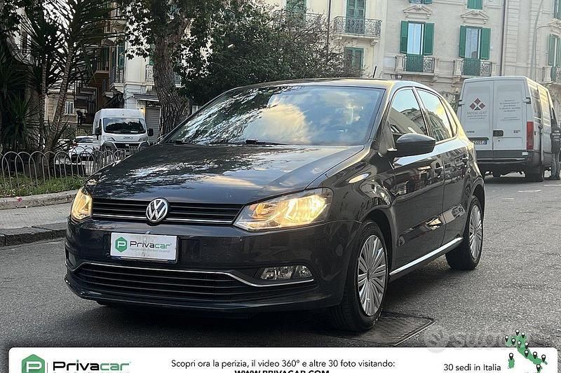 Grigio Usata 2017 VW Polo Comfortline Tre volumi | 7500 € (Ottimo prezzo) - Immagine 1/4