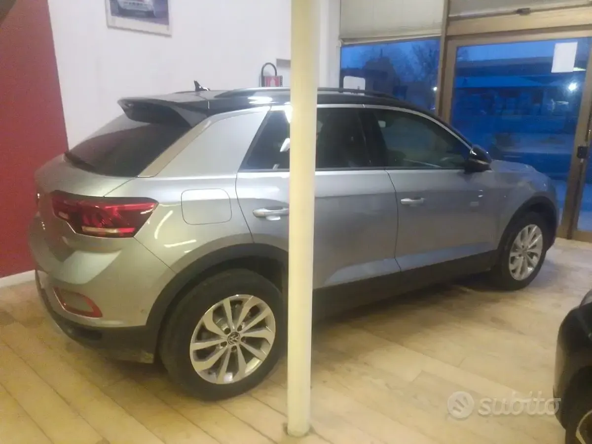 Nuova VW T-Roc Edition 150 CV (110 kW) 2026 Grigio SUV