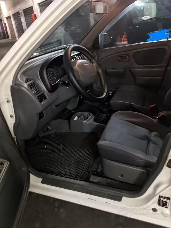 Usata Suzuki Alto 63 CV (46 kW) 2004 Bianco Utilitaria