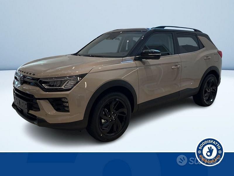 Beige Nuova 2025 Ssangyong (KGM) Korando Tre volumi | 26.800 € (Cara) - Immagine 1/3