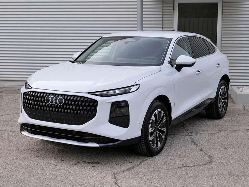 Nuova Audi Q3 Sportback Business 150 CV (110 kW) 2026 Bianco SUV