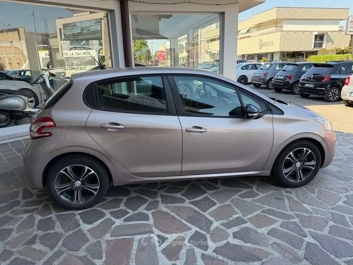 Usata Peugeot 208 Allure 82 CV (60 kW) 2014 Gray Utilitaria