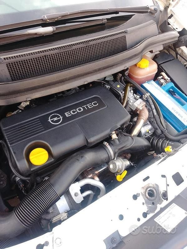 Usata Opel Zafira 125 CV (91 kW) 2013 Bianco Monovolume