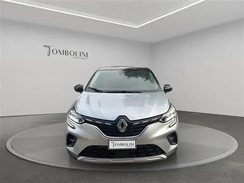 Usata Renault Captur Techno 143 CV (105 kW) 2023 Grigio chiaro SUV