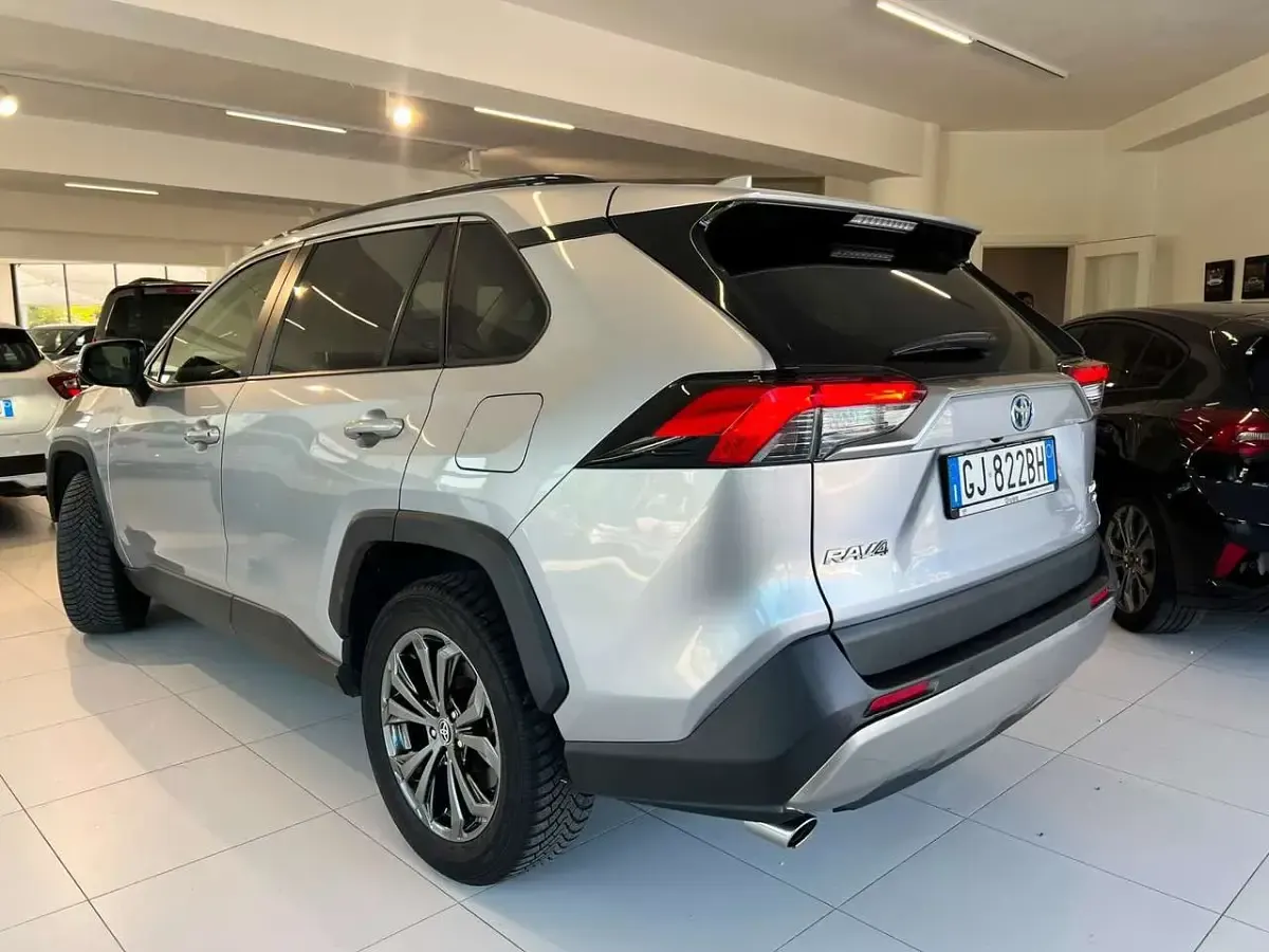 Usata Toyota RAV4 Hybrid 222 CV (163 kW) 2022 Bianco SUV