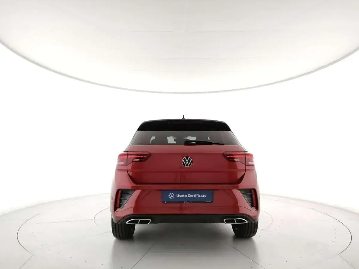 Usata VW T-Roc R-line 150 CV (110 kW) 2022 Kings red metallizzato deep black perlat SUV