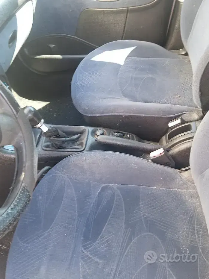 Usata Peugeot 206 75 CV (55 kW) 2002 Grigio Utilitaria