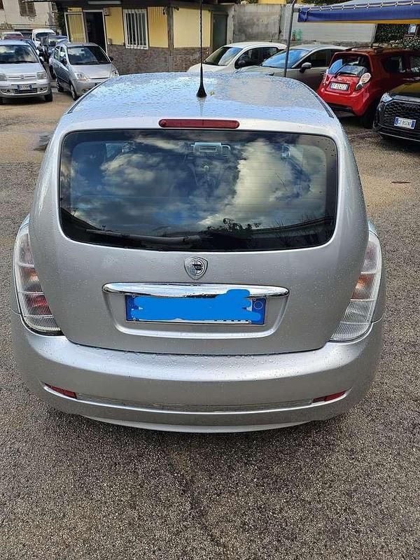 Usata Lancia Ypsilon 69 CV (50 kW) 2011 Argento Utilitaria