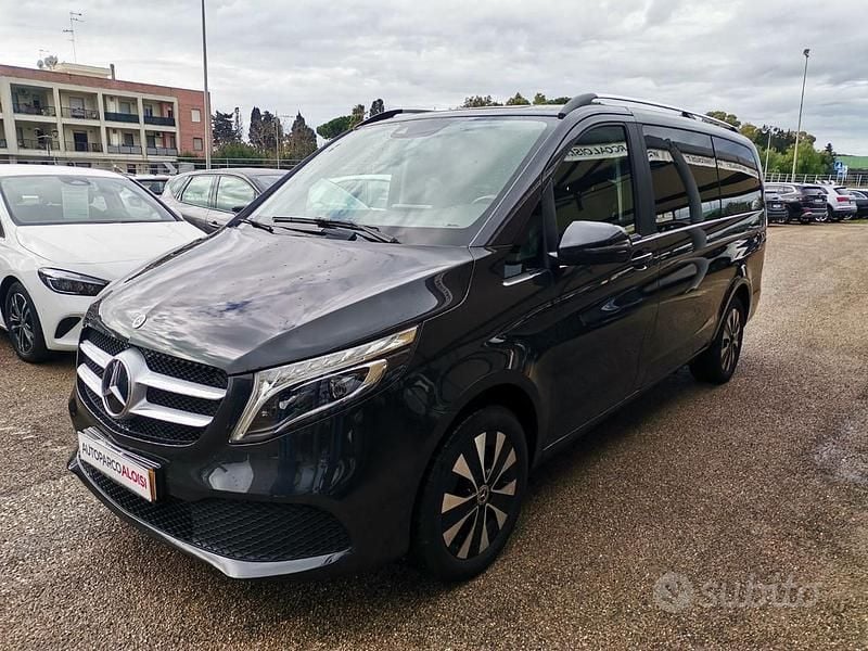 Usata Mercedes V220 Exclusive 163 CV (119 kW) 2022 Nero Monovolume