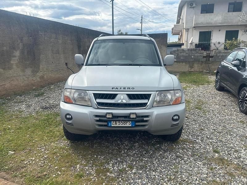 Usata Mitsubishi Pajero Invite 160 CV (117 kW) 2008 Grigio SUV
