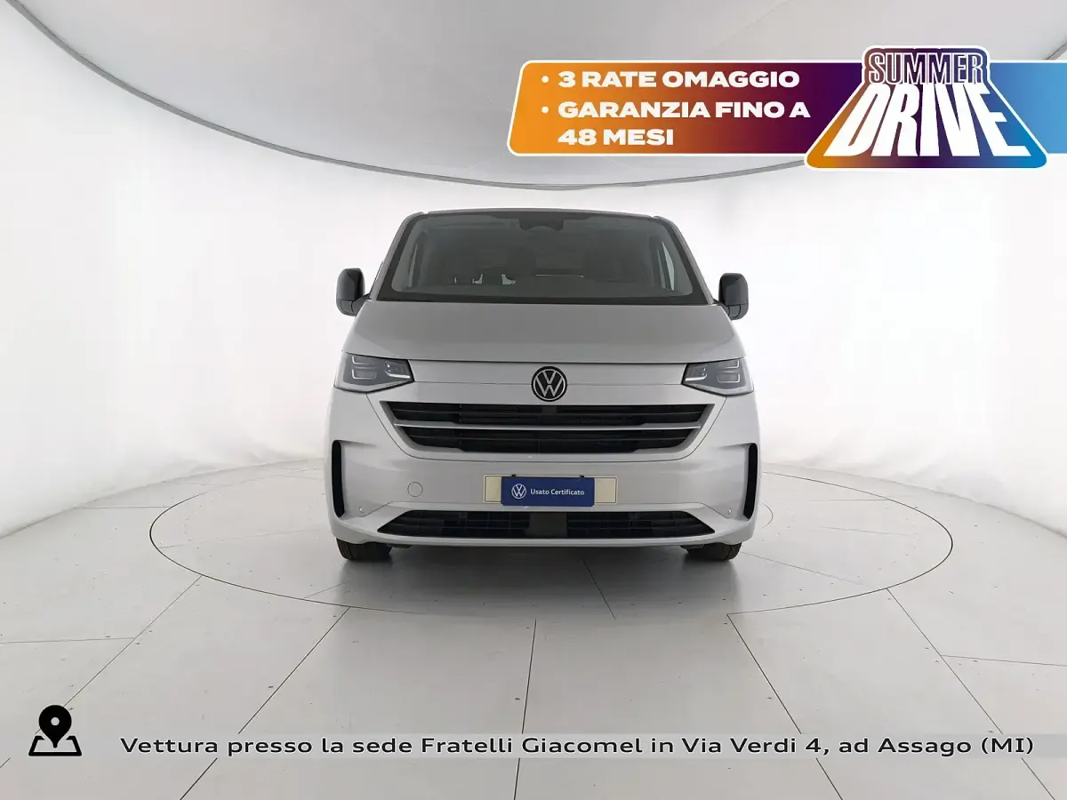 Usata VW Caravelle Life 150 CV (110 kW) 2025 Light grey metallizzato Furgone