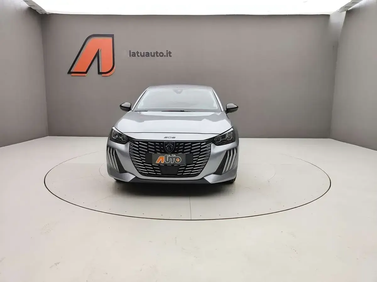 Usata Peugeot 208 Allure 101 CV (74 kW) 2025 Grigio artense Utilitaria