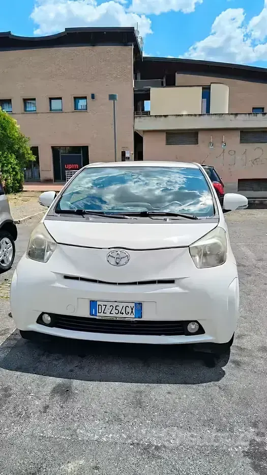 Usata Toyota iQ 68 CV (50 kW) 2010 Bianco Utilitaria