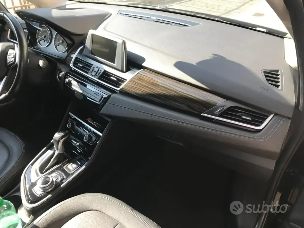 Usata BMW 220 Luxury Line 190 CV (139 kW) 2016 Nero Station wagon