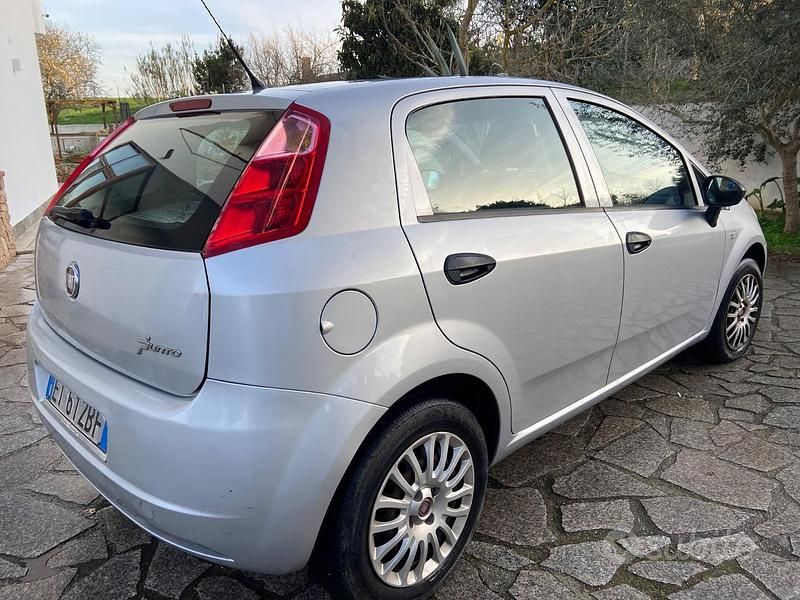 Usata Fiat Grande Punto 69 CV (50 kW) 2013 Grigio Utilitaria