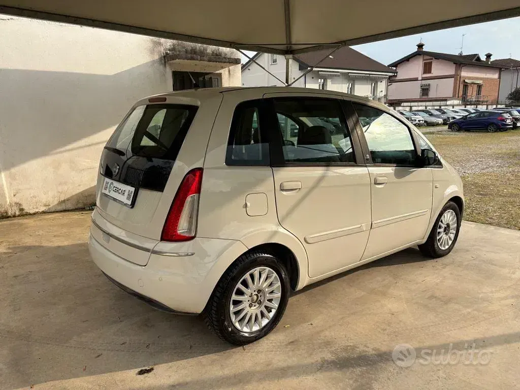 Usata Lancia Musa 77 CV (56 kW) 2012 Bianco Monovolume